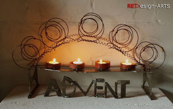 Kerzenhalter für Adventskerzen, Adventsgesteck inklusive Buchstabenskulptur